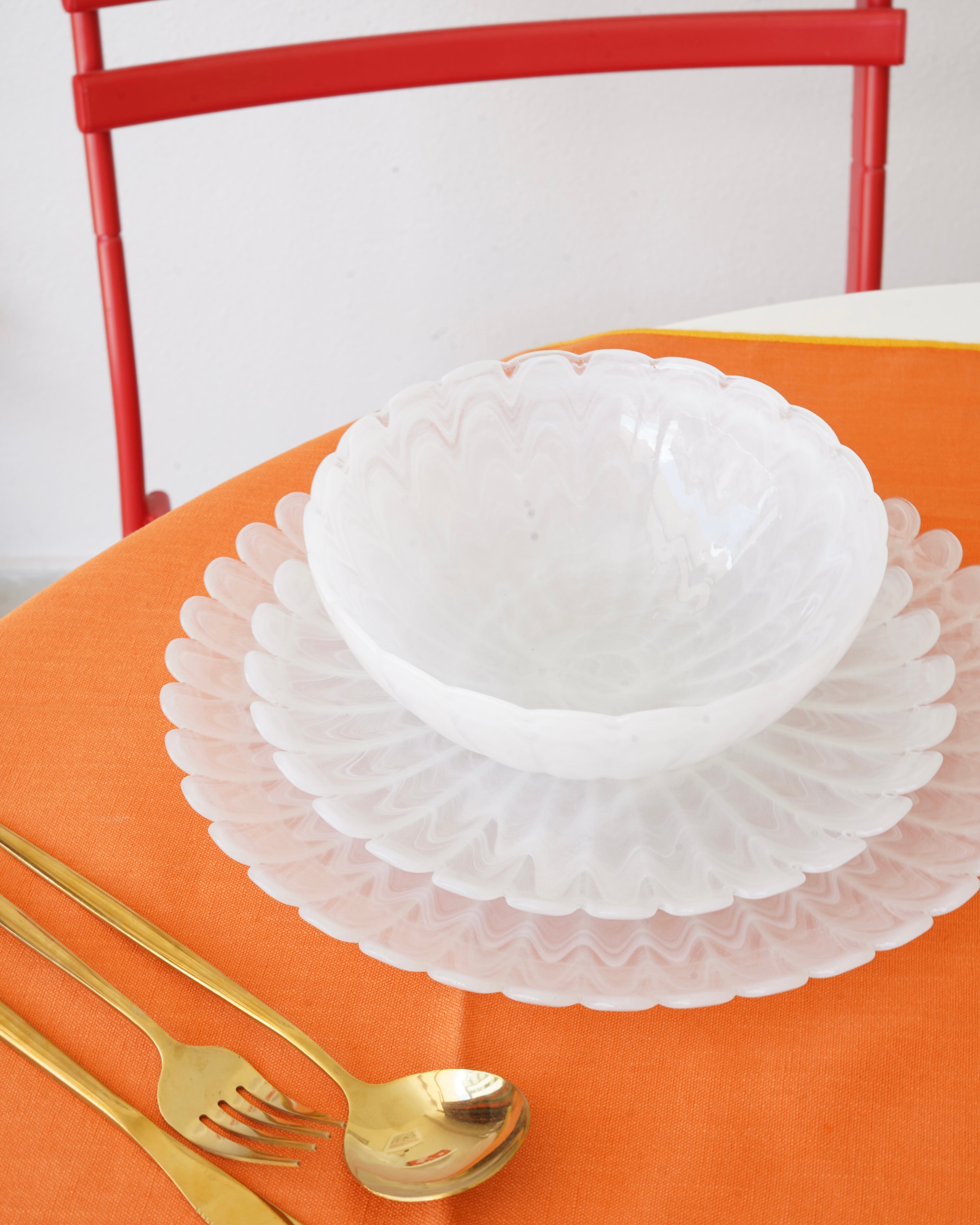 beyaz tırtıklı papatya yemek takımı