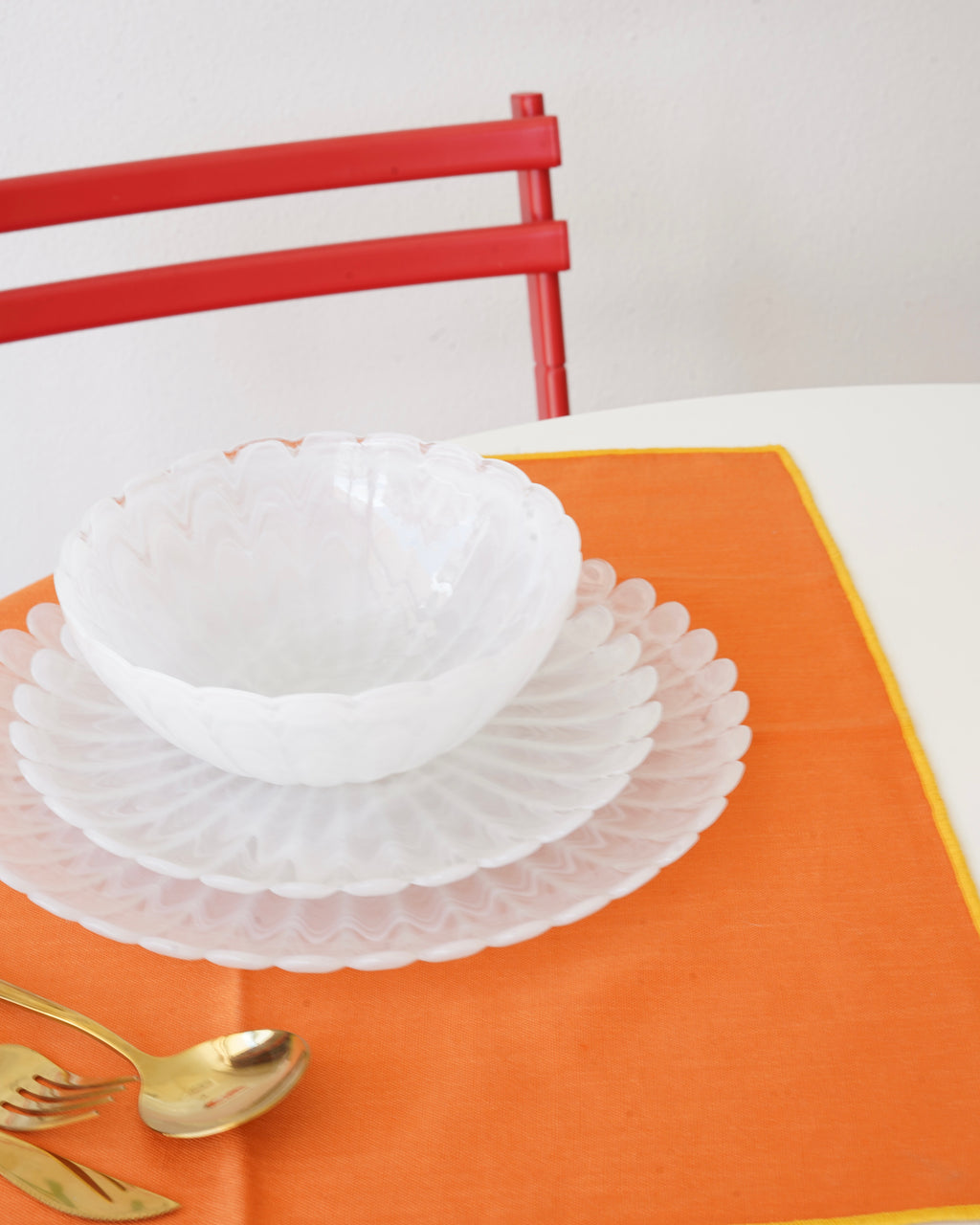 beyaz tırtıklı papatya yemek takımı