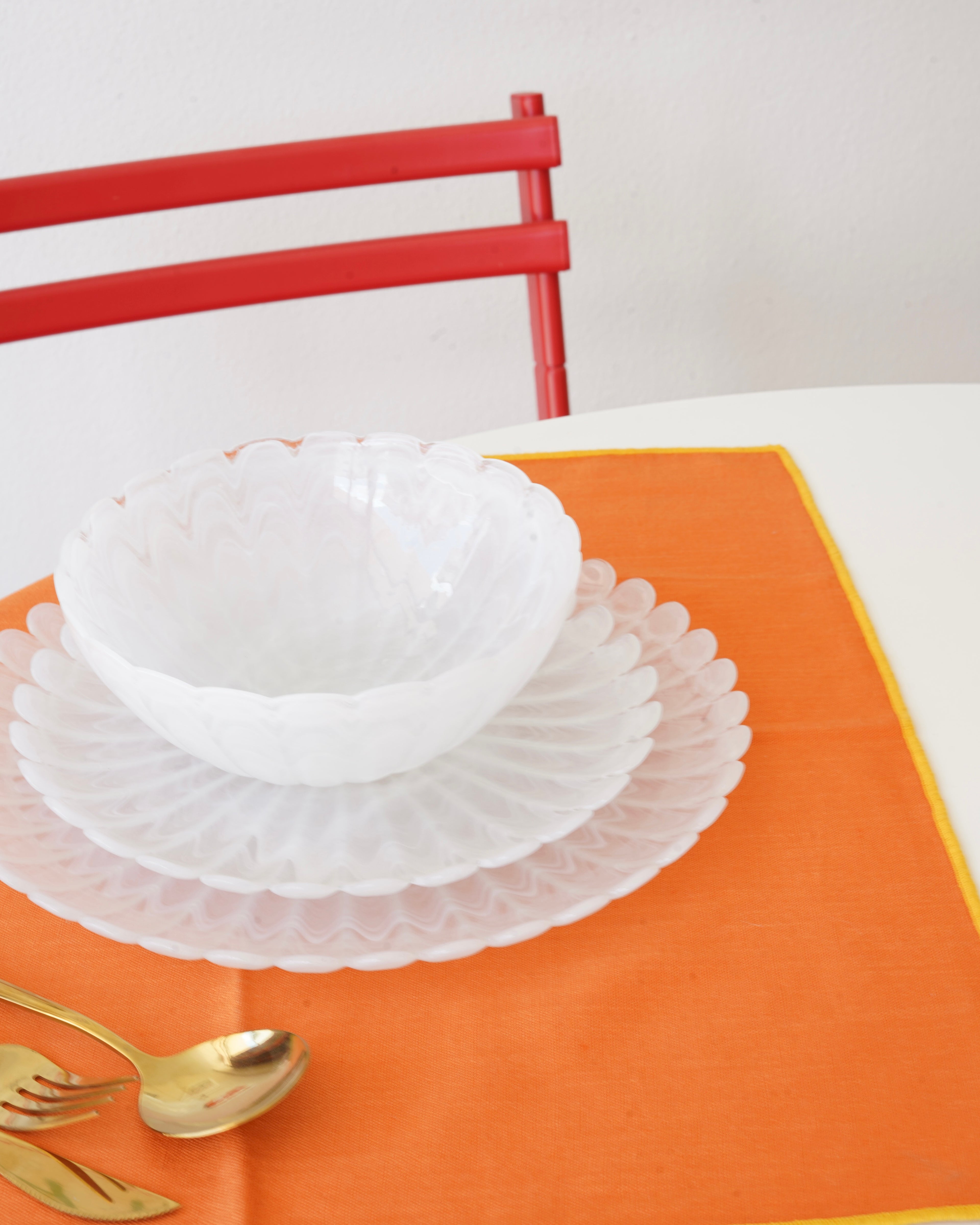 beyaz tırtıklı papatya yemek takımı