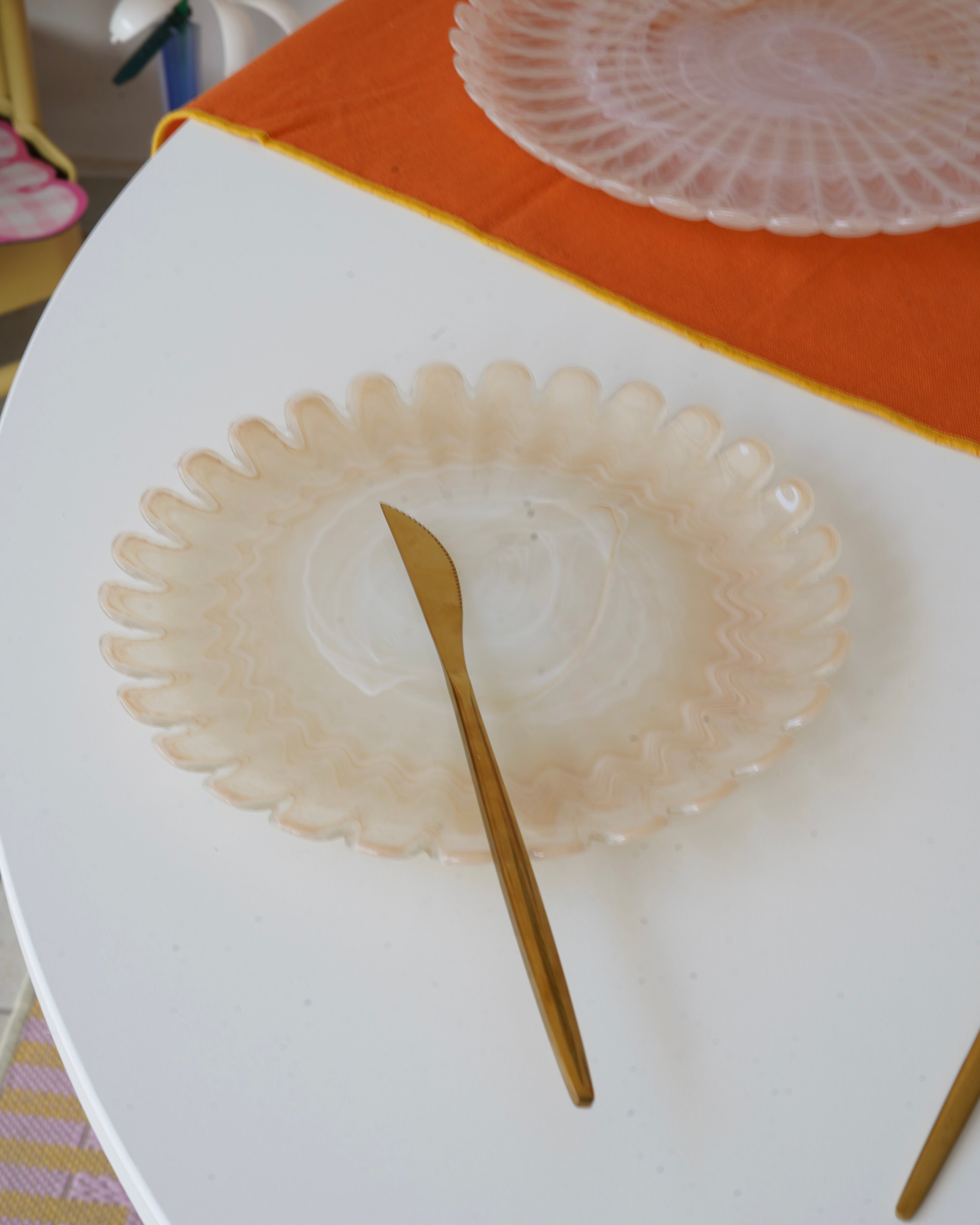tırtıklı kahverengili pasta tabağı 6 adet