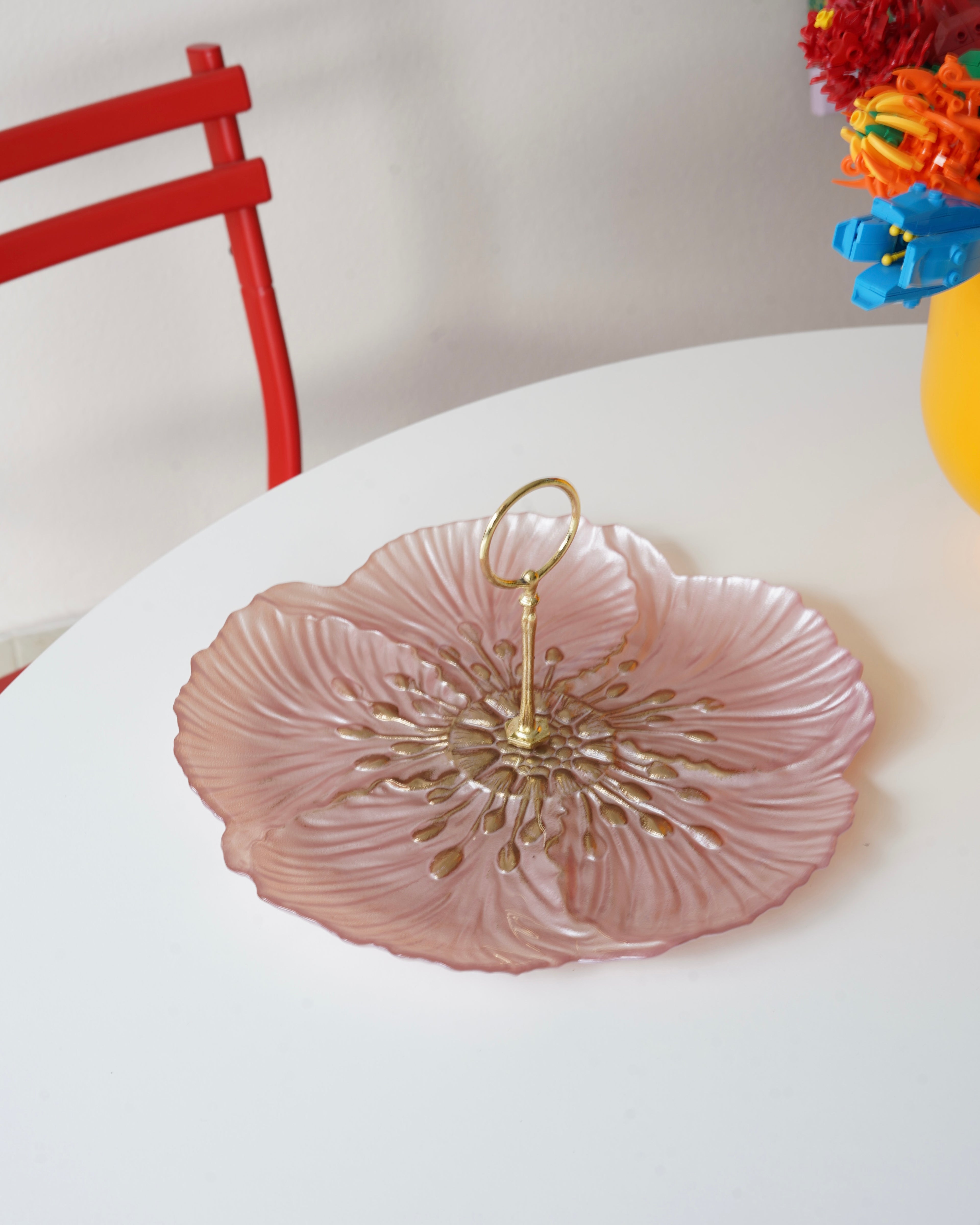 pembe çiçek sunum tabağı