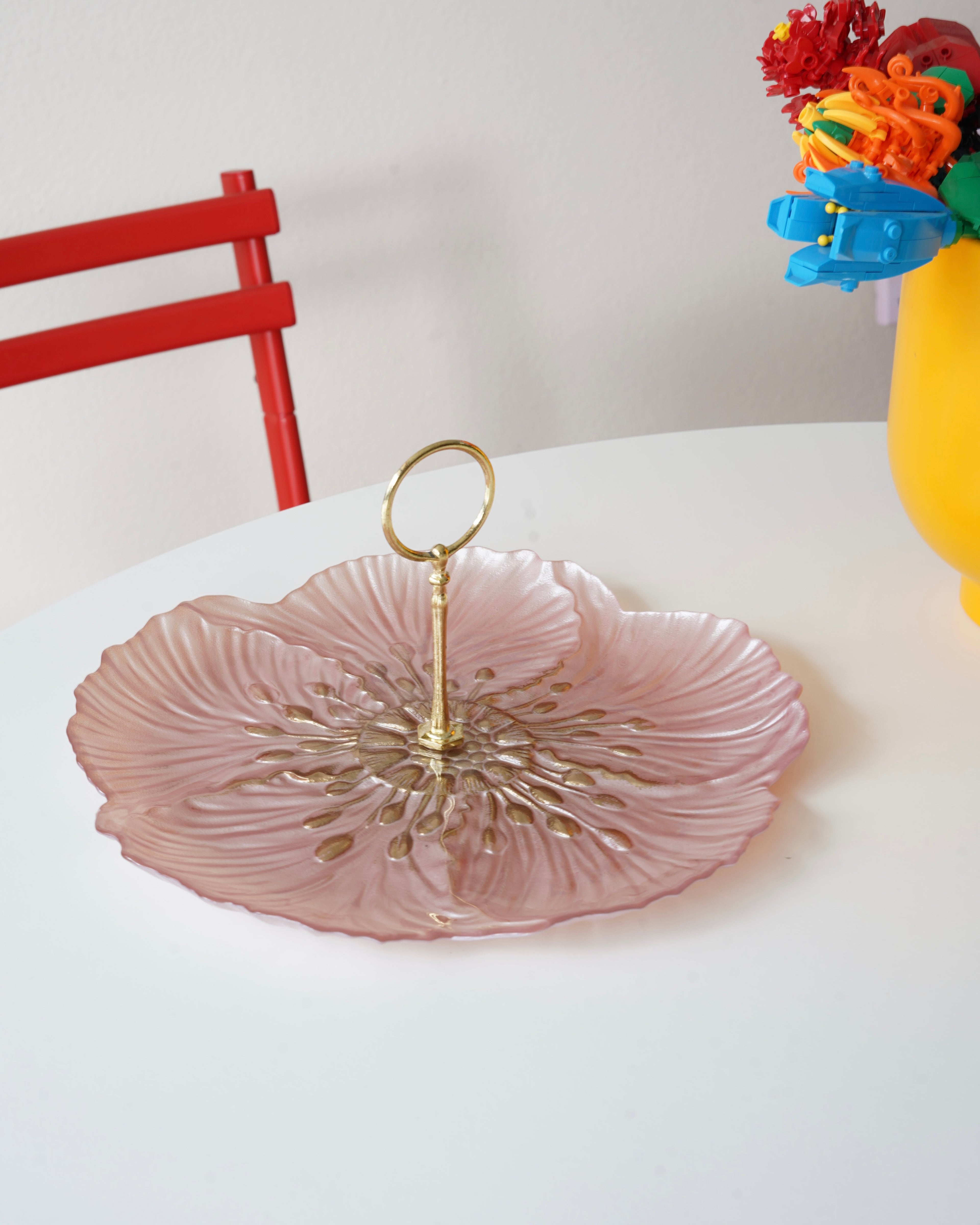 pembe çiçek sunum tabağı