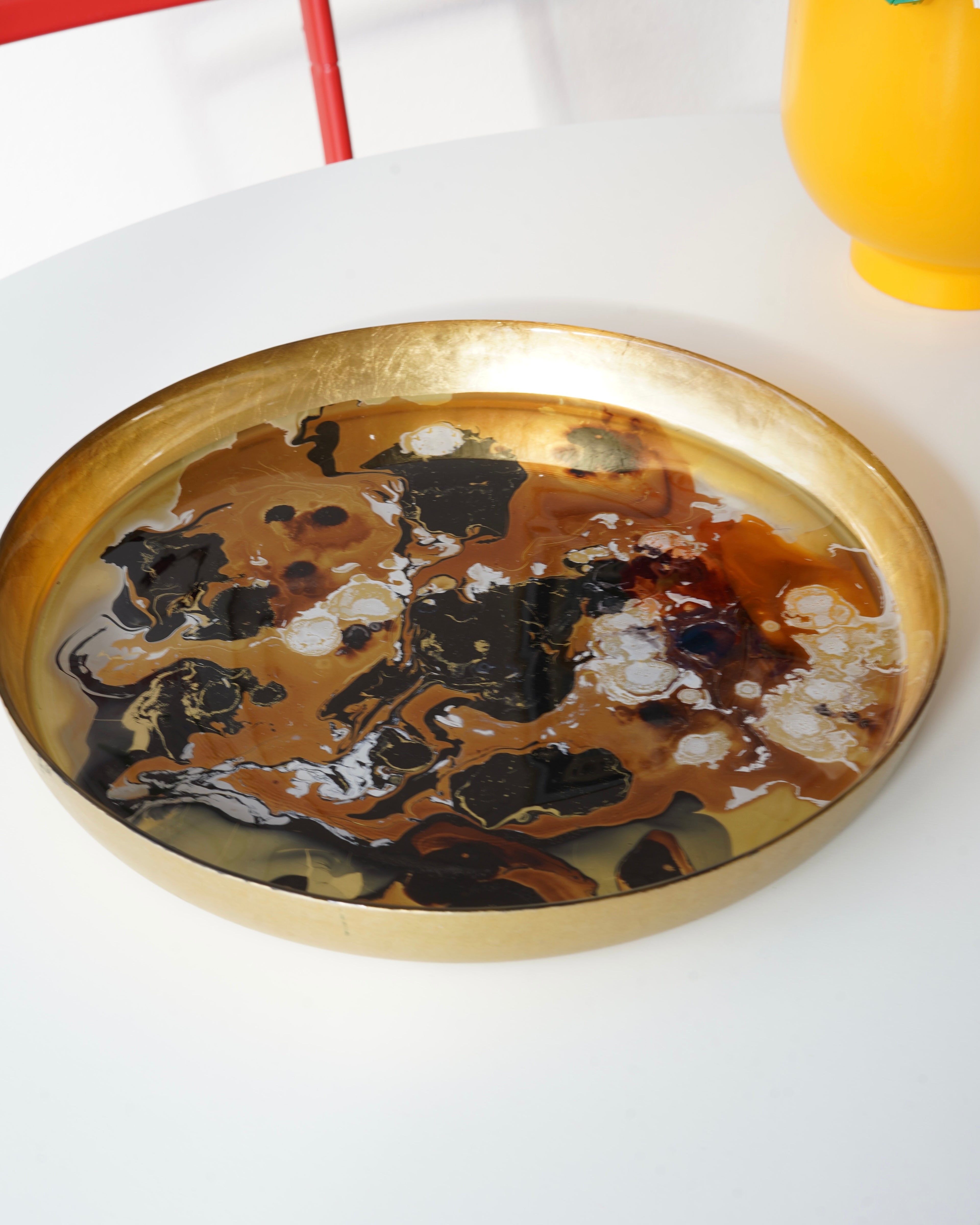 koyu desenli gold tepsi