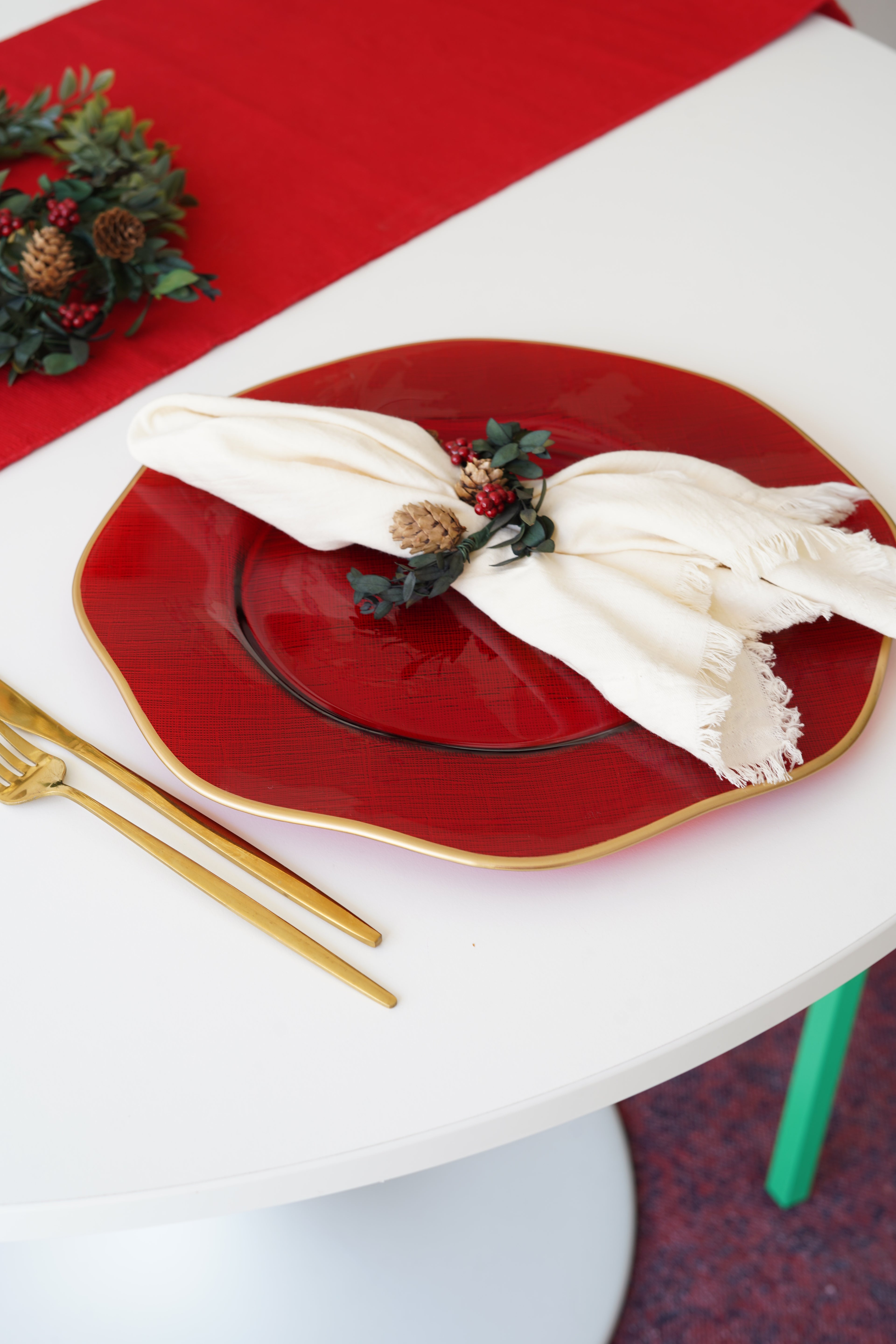 gold detaylı kıvrımlı kırmızı  tabak 6 kişilik + meyvelik