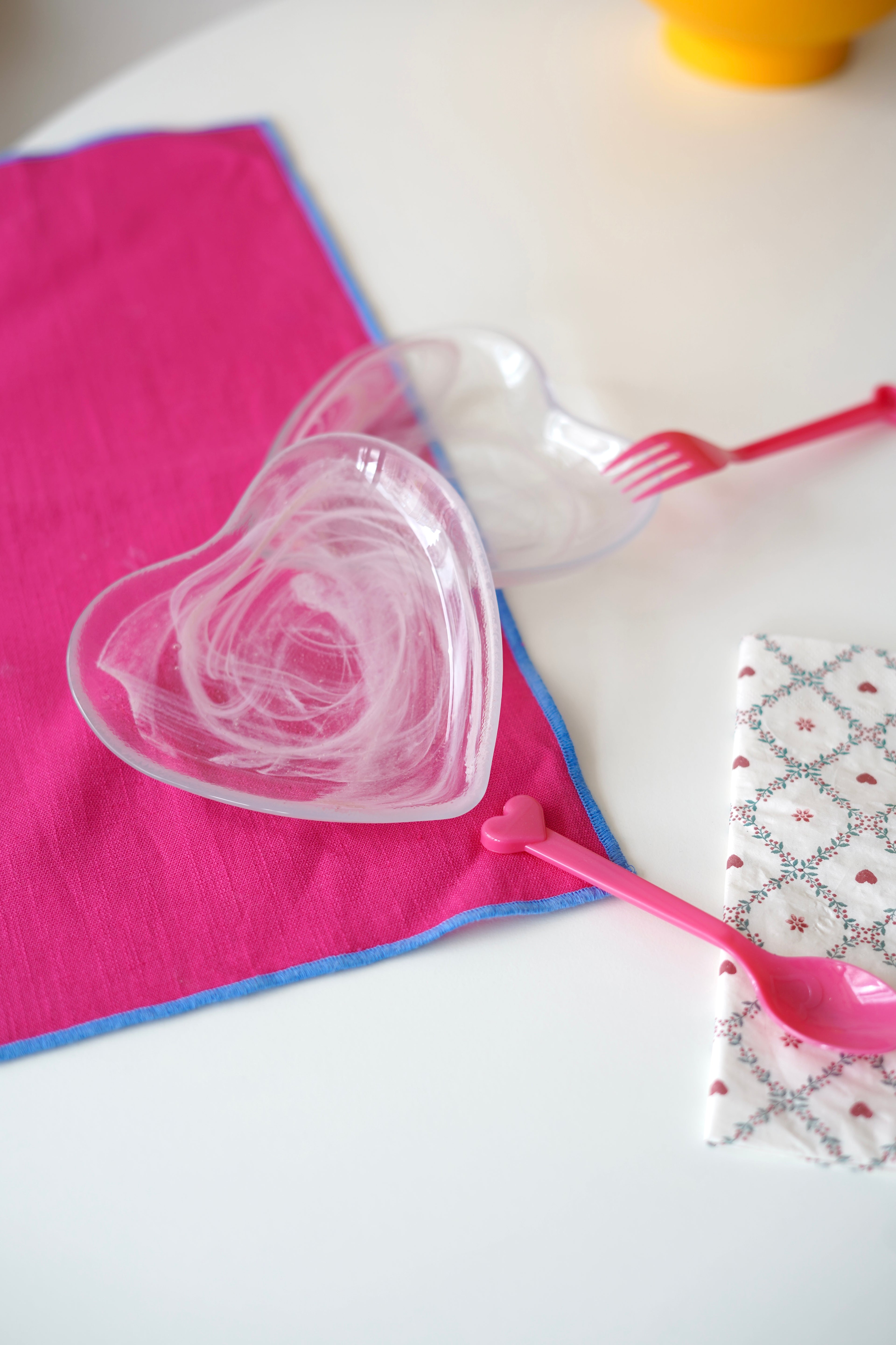 şeffaf pembe desenli kalp mini tatlı tabağı 2 adet