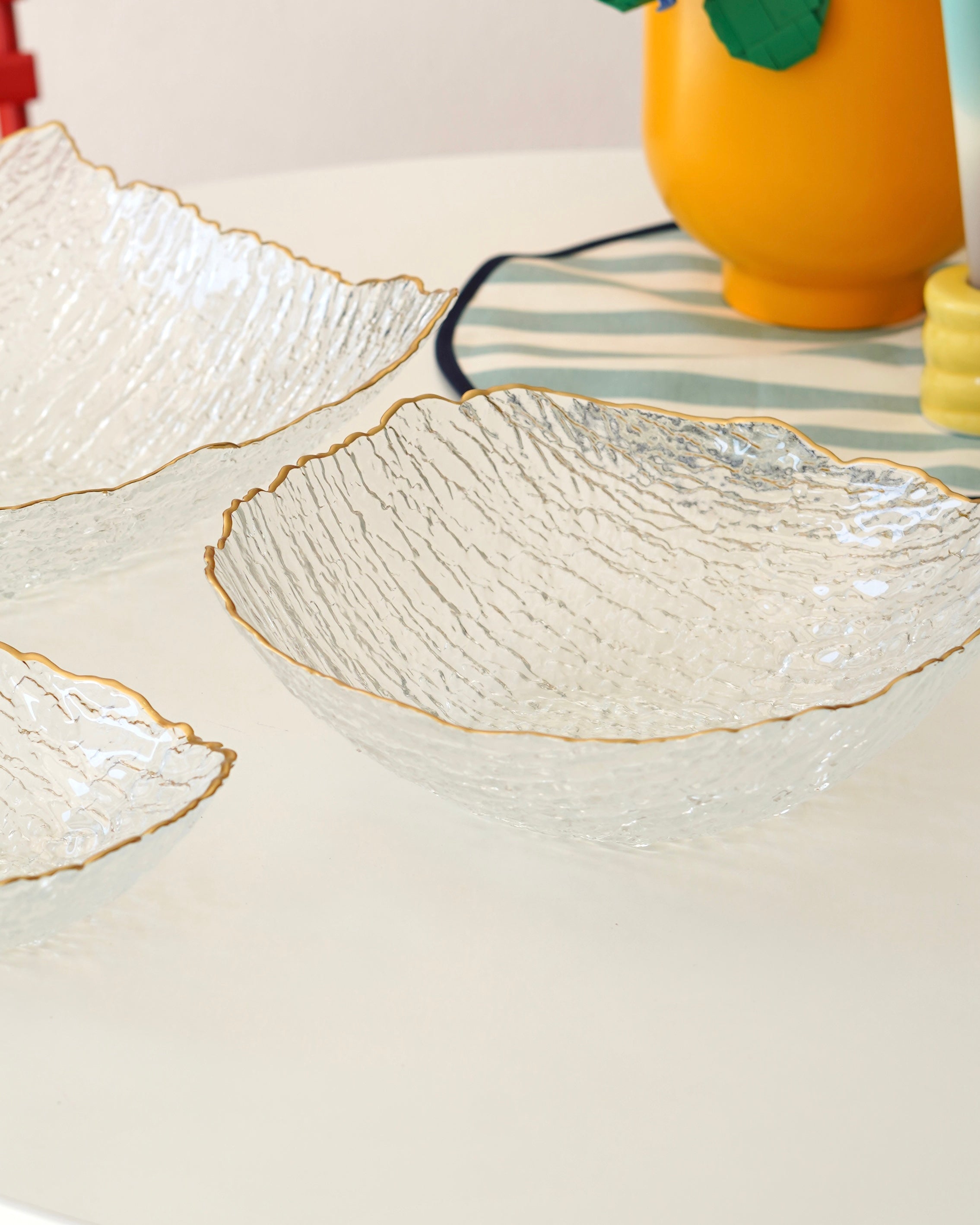 beyaz kenarları gold detaylı salata kasesi