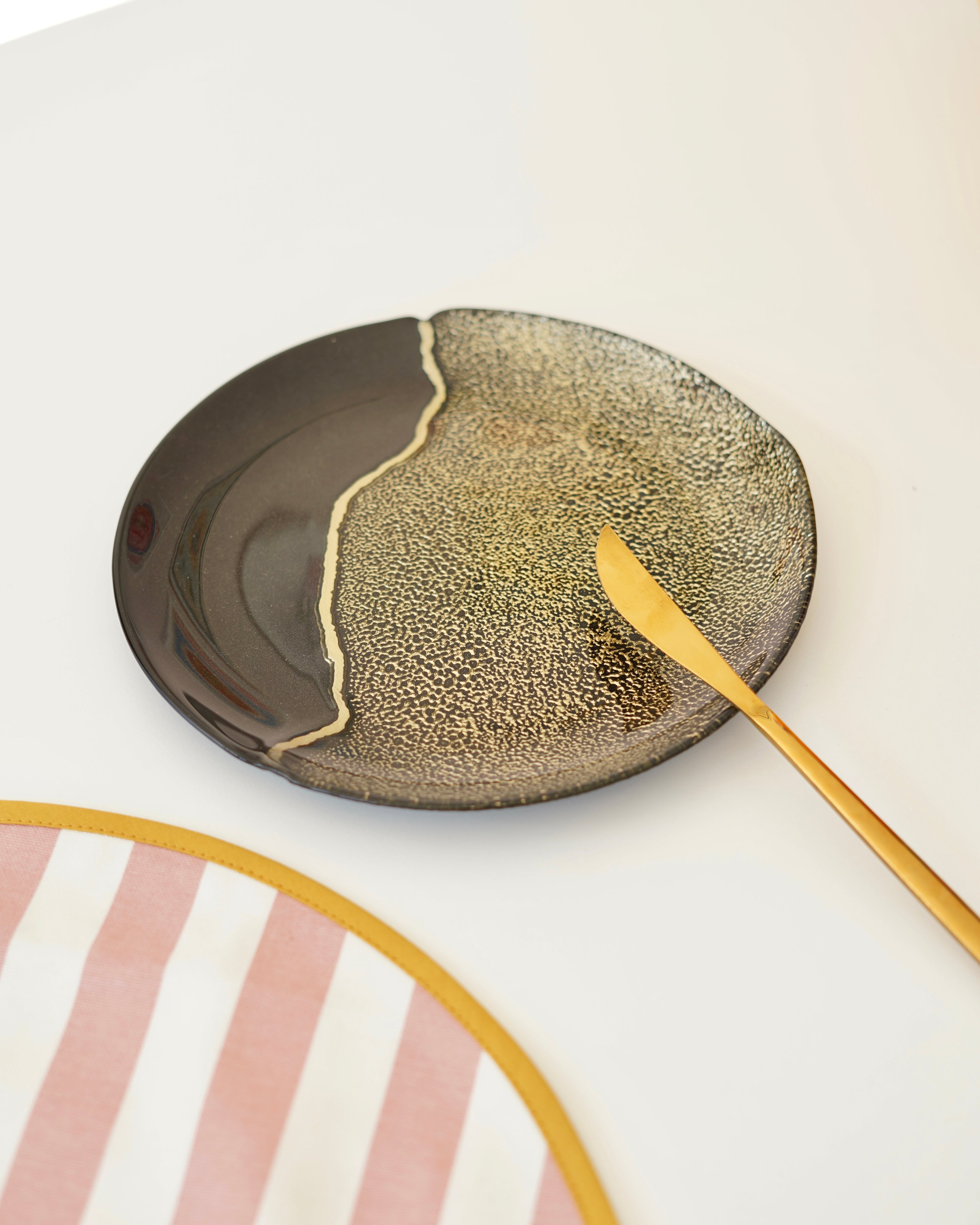 gold detaylı siyah pasta tabağı 8 kişilik