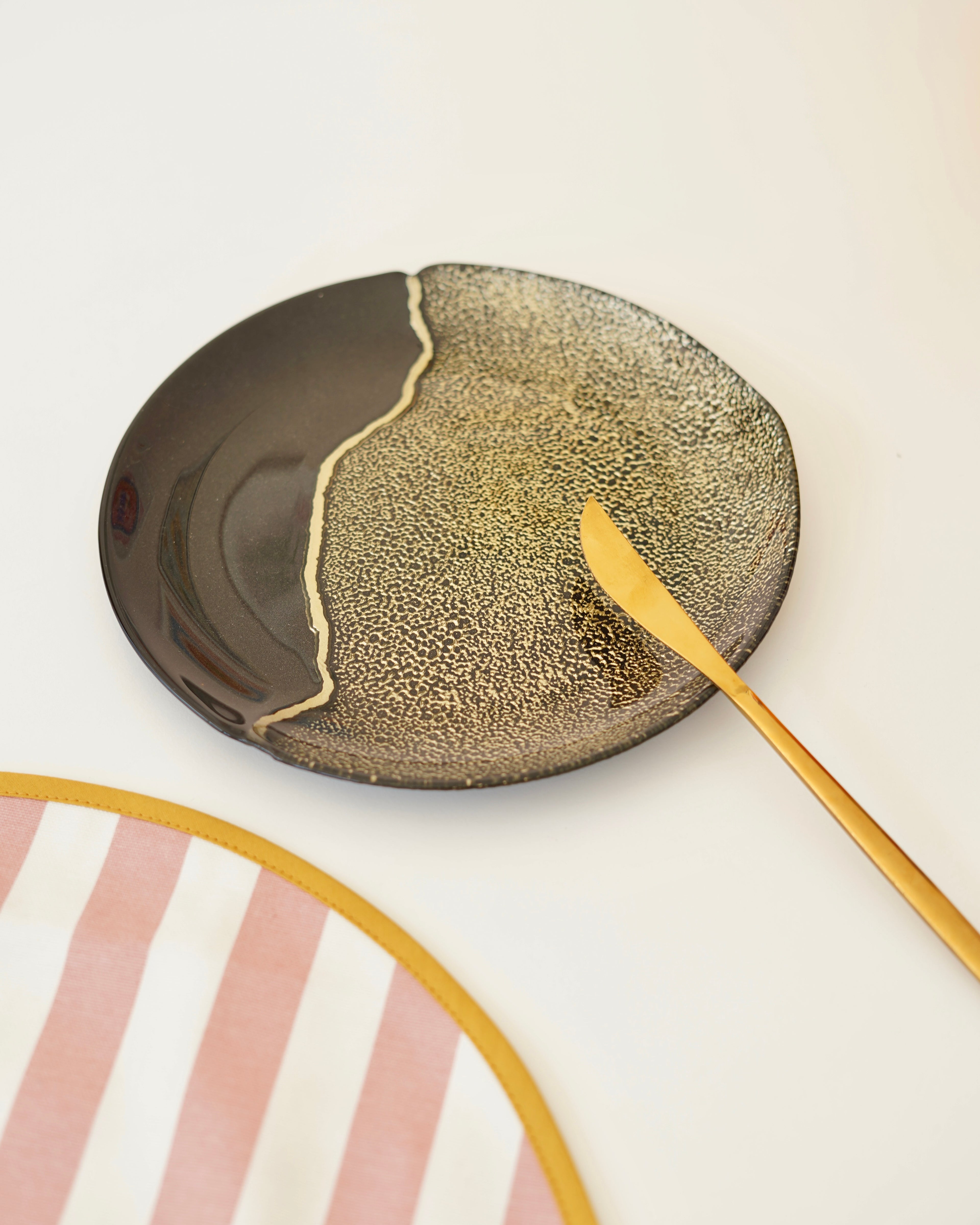 gold detaylı siyah pasta tabağı 8 kişilik