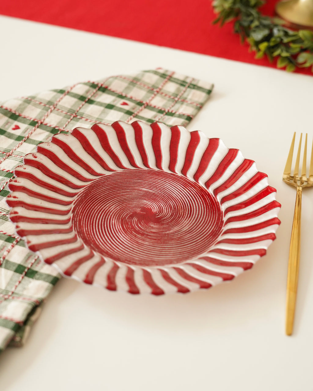 Kırmızı beyaz pasta tabağı 6 adet