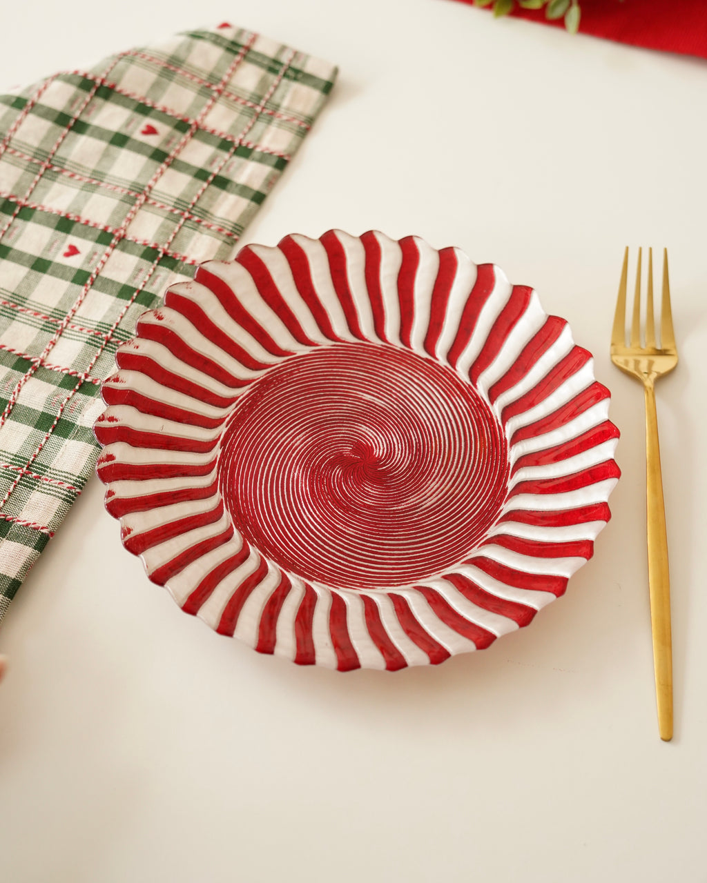 Kırmızı beyaz pasta tabağı 6 adet