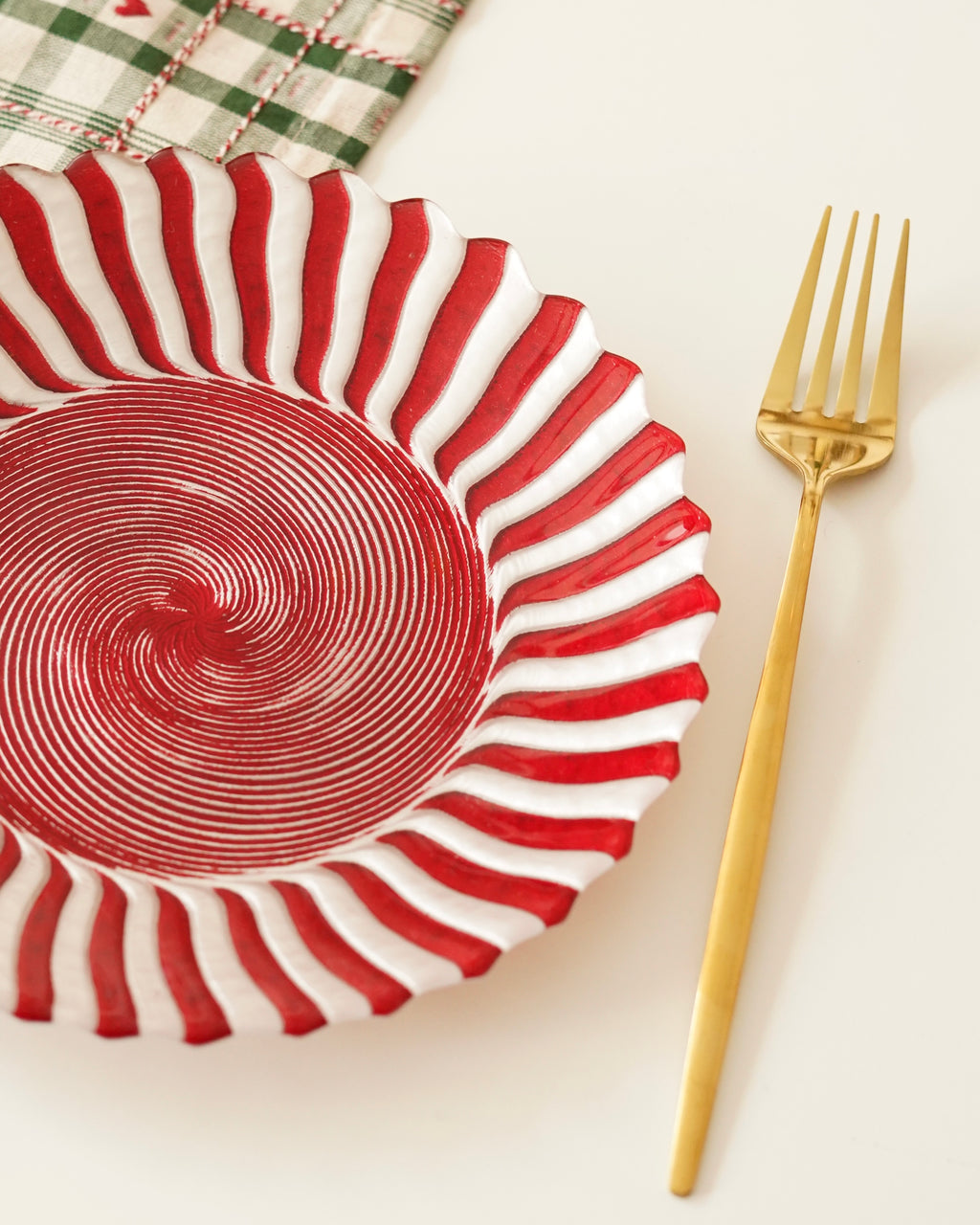 Kırmızı beyaz pasta tabağı 6 adet