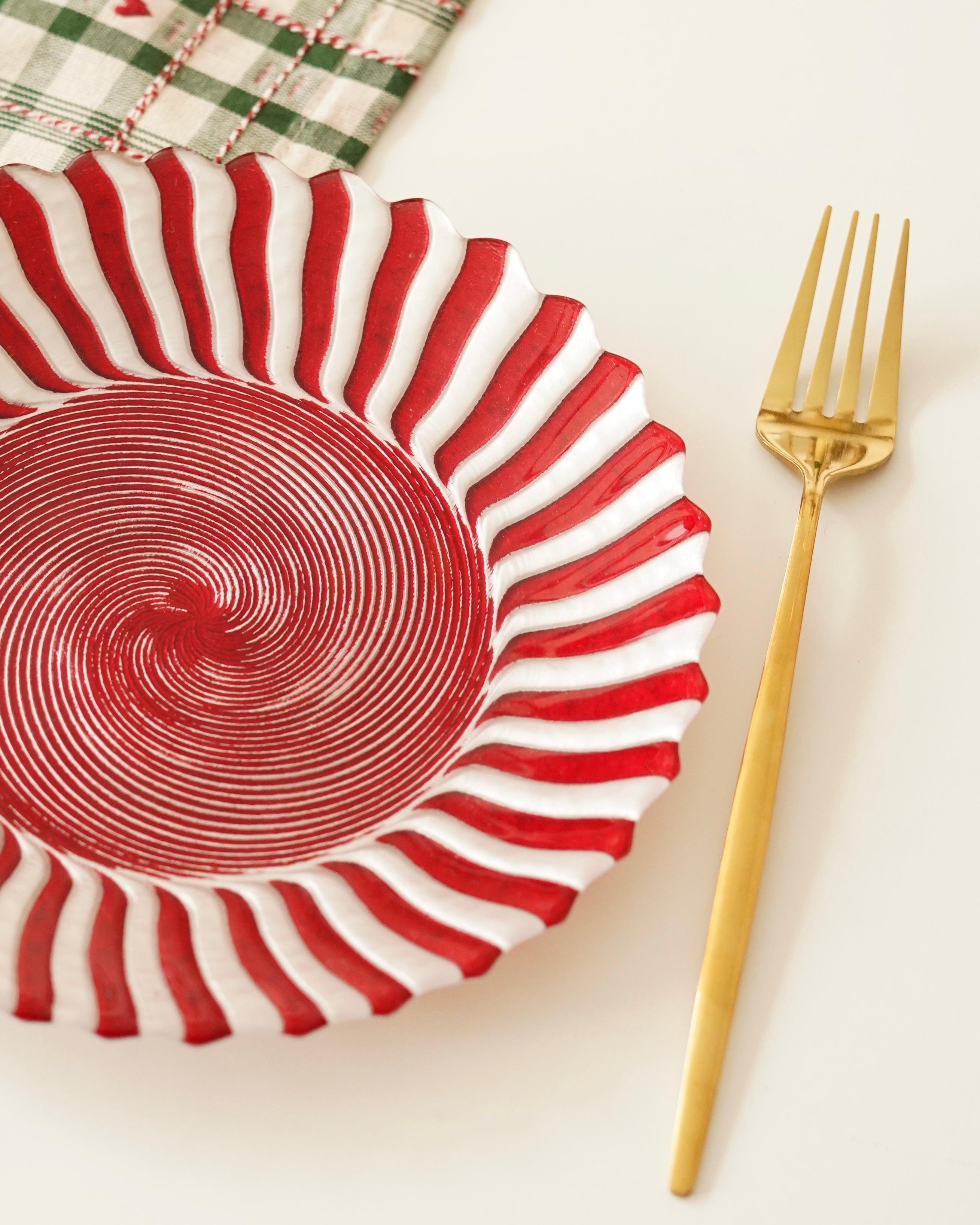 Kırmızı beyaz pasta tabağı 6 adet