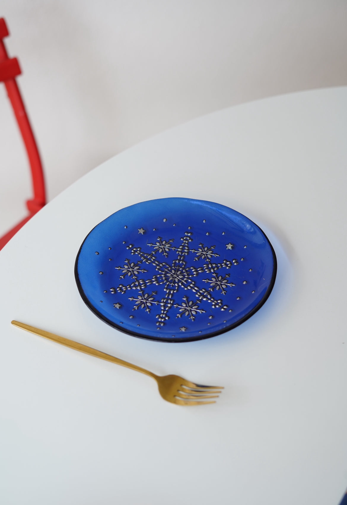 kar desenli lacivert şeffaf pasta tabağı