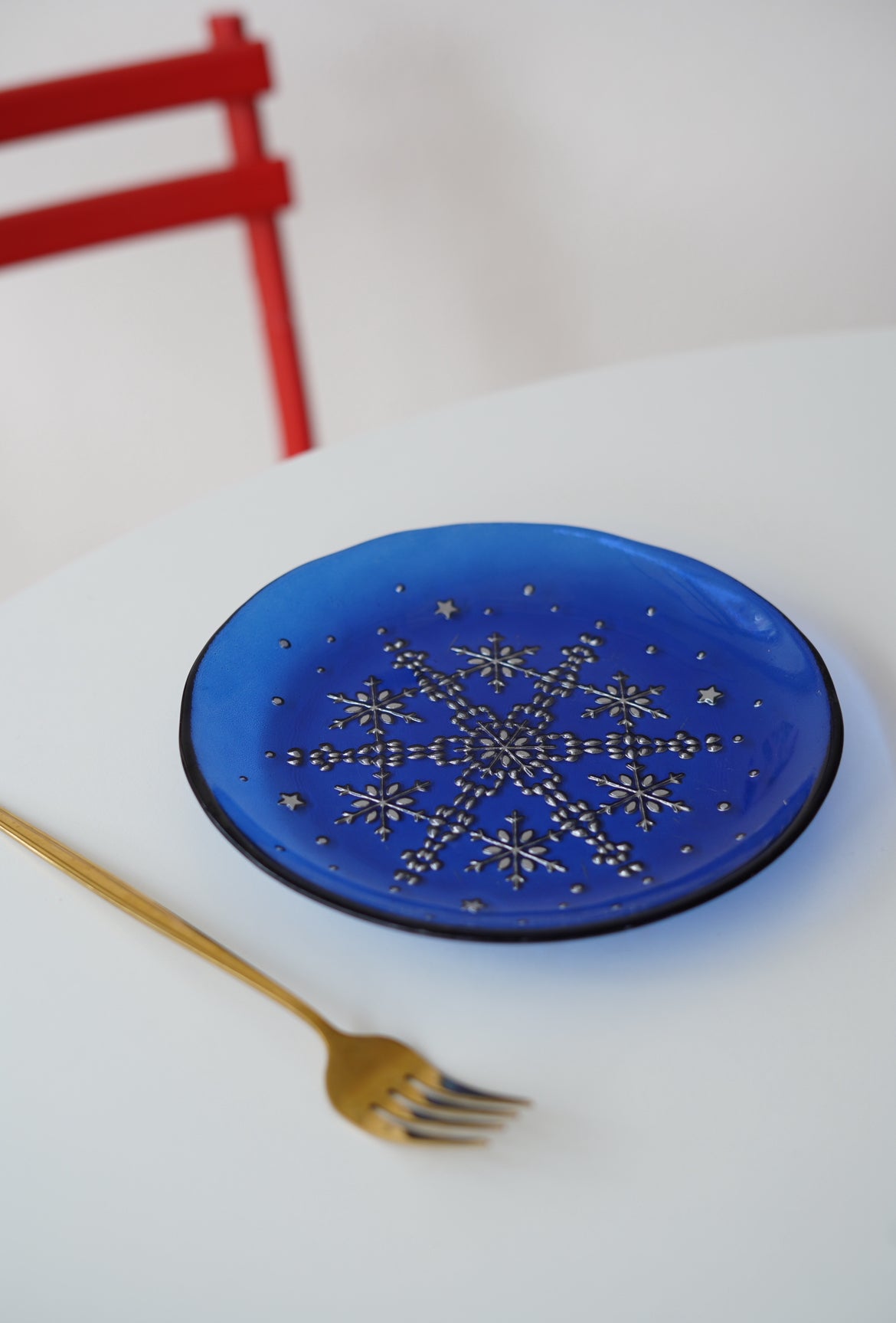 kar desenli lacivert şeffaf pasta tabağı