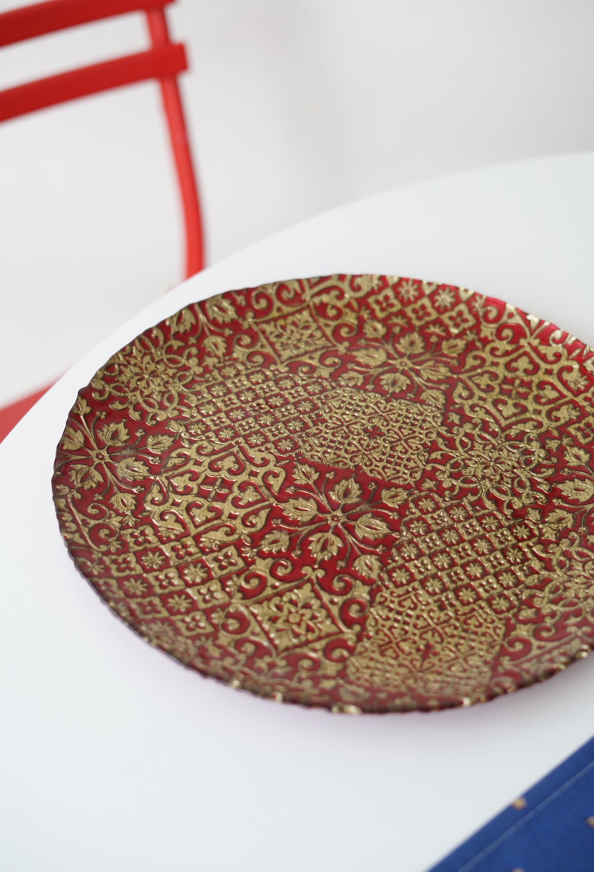 kırmızı sunum tabağı